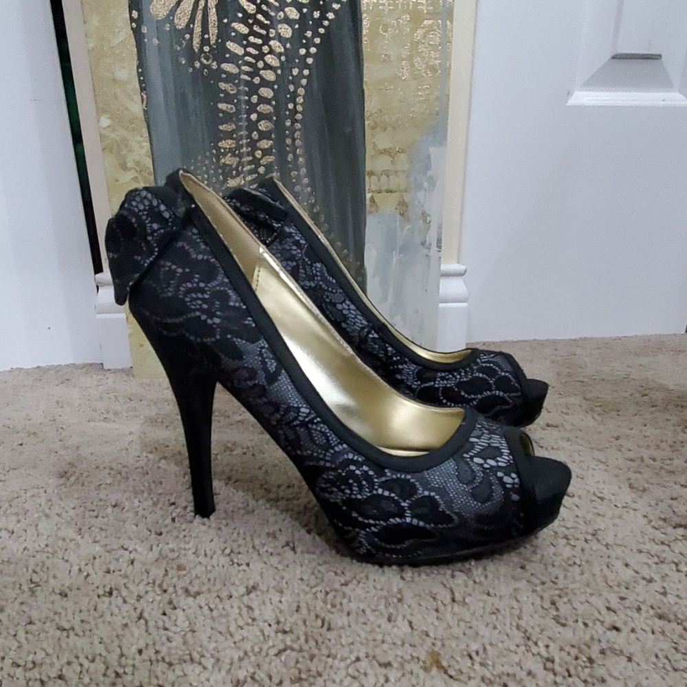 Shoes - Picture 2 of 4